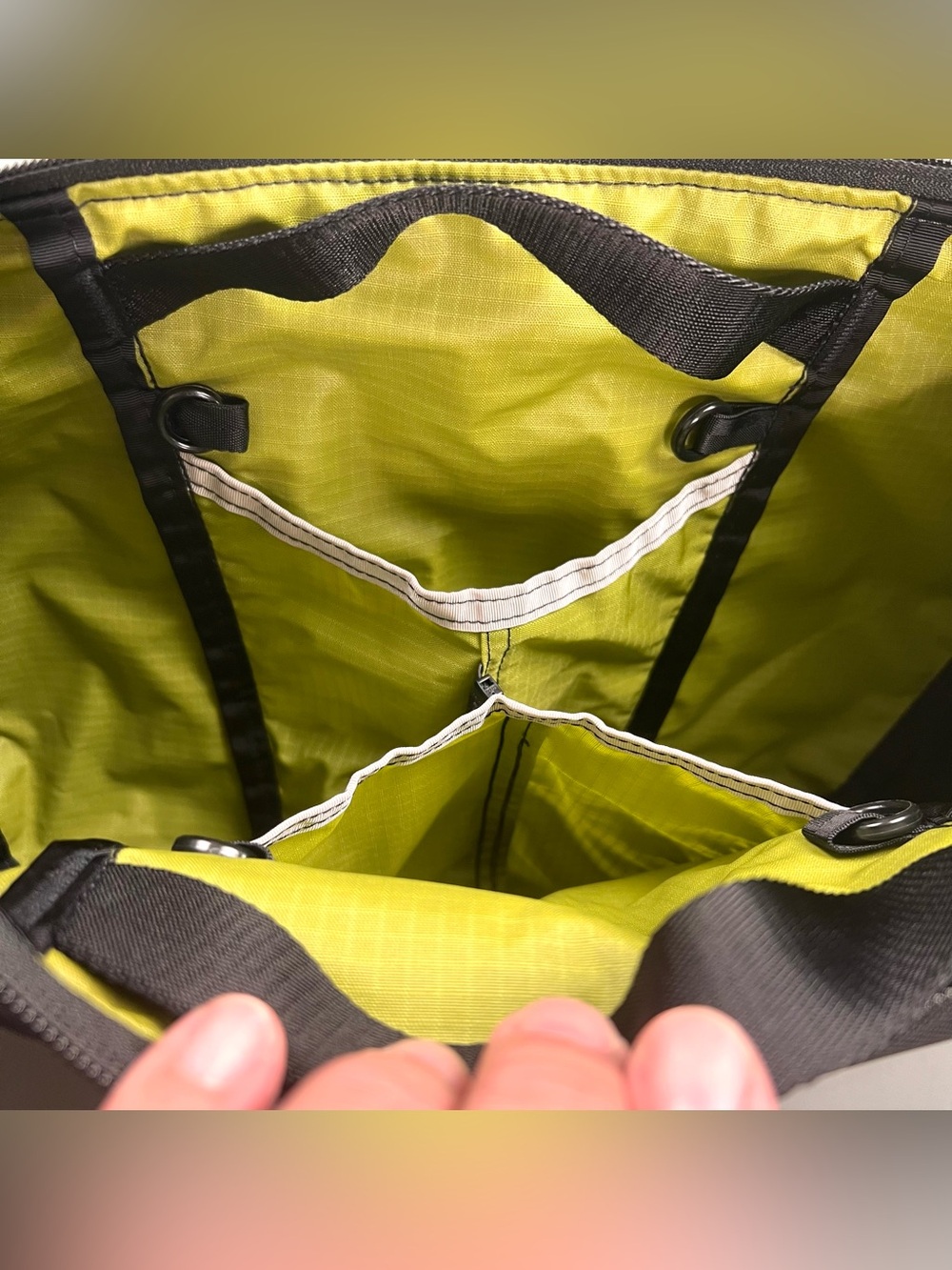 Tom Bihn Parental Unit Black Messenger With Shoulder Strap - Picture 11 of 15